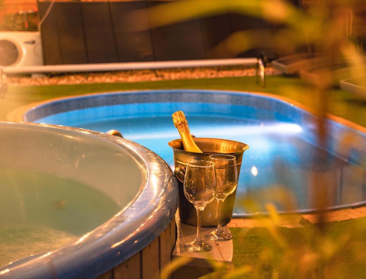 Domek Inosasino Z Basenem I Sauna Экстерьер фото
